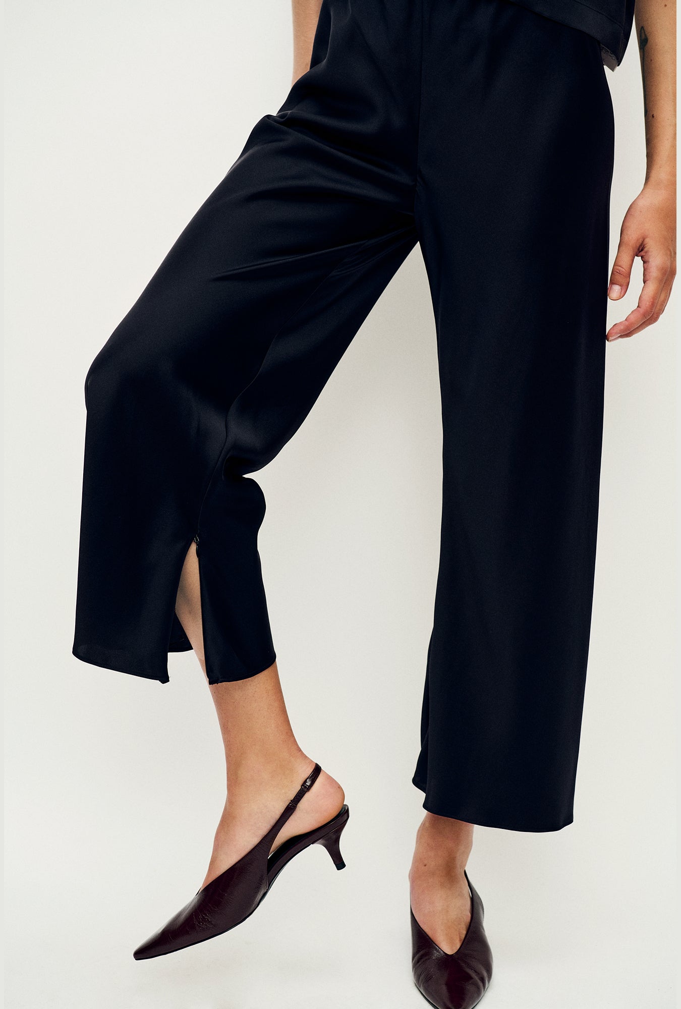 Cropped Bias Cut Pants Black Satin